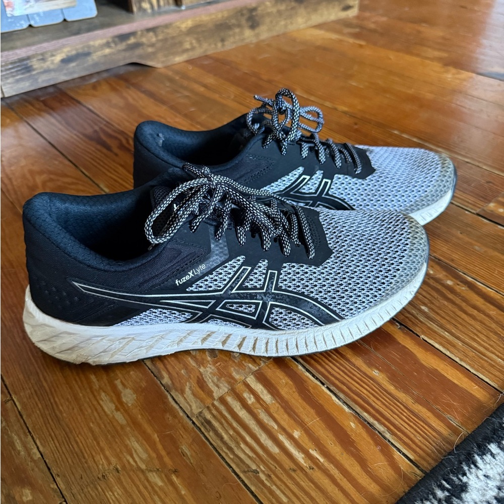 ASICS Gray & Black Running Shoes - Lightweight Support